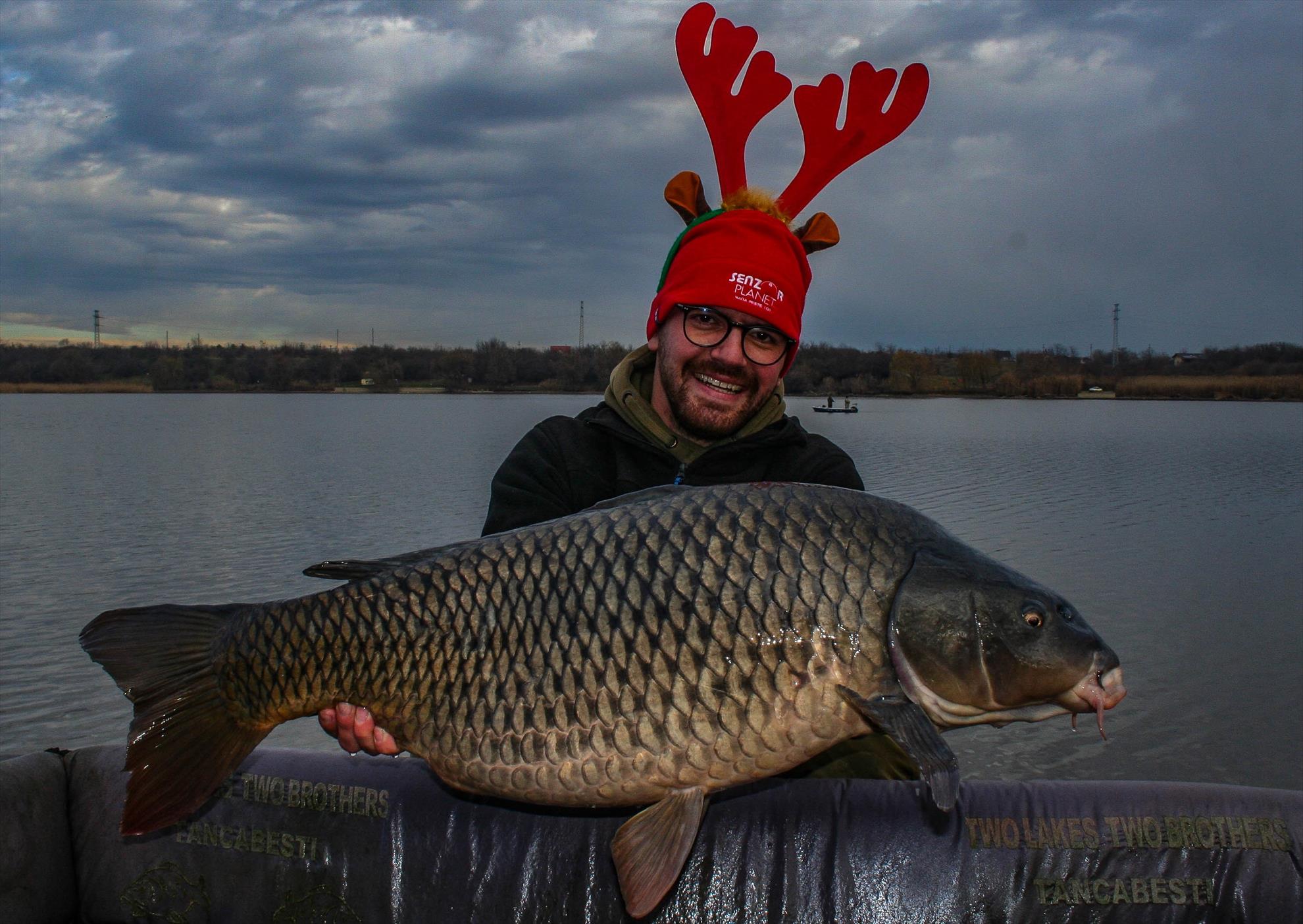 Pasiune fara frontiere. De Craciun, Claudiu Costache a pus pe salteaua de receptie 11 crapi capitali!